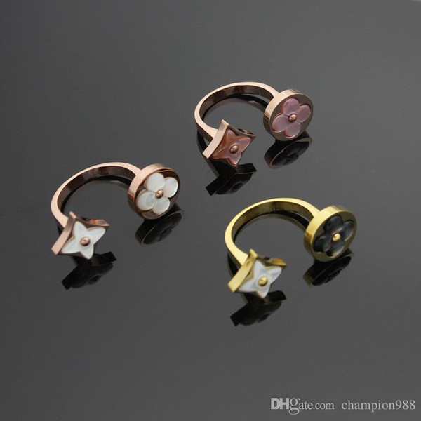 The new four-leaf clover ring opening ceremony for the luxury brand white shell / ring pink jewelry