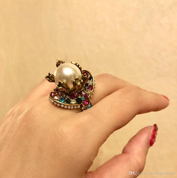 2018 Vintage brass luxurious ring with nature colorful pearl decorate and stamp logo charm ring jewelry christmas day thanksgiving valenti