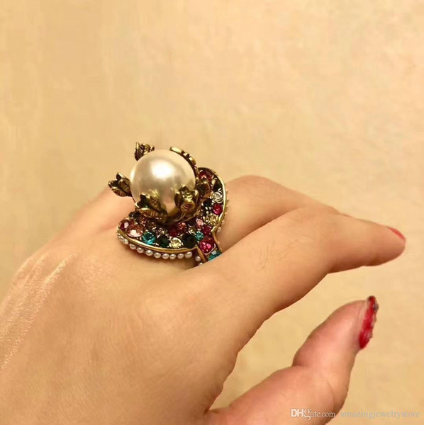 2018 Vintage brass luxurious ring with nature colorful pearl decorate and stamp logo charm ring jewelry christmas day thanksgiving valentin