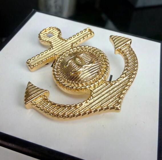 High Quality Copper Brooch Pins Fashion Boat Anchor Corsage With Letters Logo 14k Gold Scarf Clips Brooches For Women Men Suit Accessory