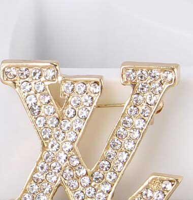 Luxury Brand Letters llv Brooches 14K Gold Crystal Rhinestone Corsage Scarf Buckle Women Suit Shirt Dress Accessories