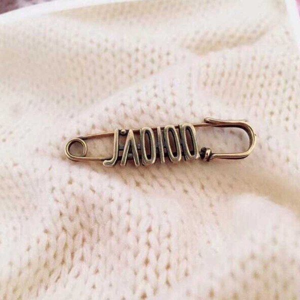 New Retro Brand Letters Brooch Pin Bronze Color Brooch Scarf Clips Women Girl Suit Shirt Accessories Jewelry