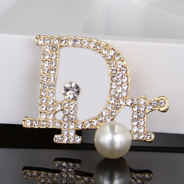 Fashion Gold Silver Tone Brooch Pins Brand Hollow Letters Corsage Crystal Pearl Scarf Clips Women Suit Accessories Charm Jewelry