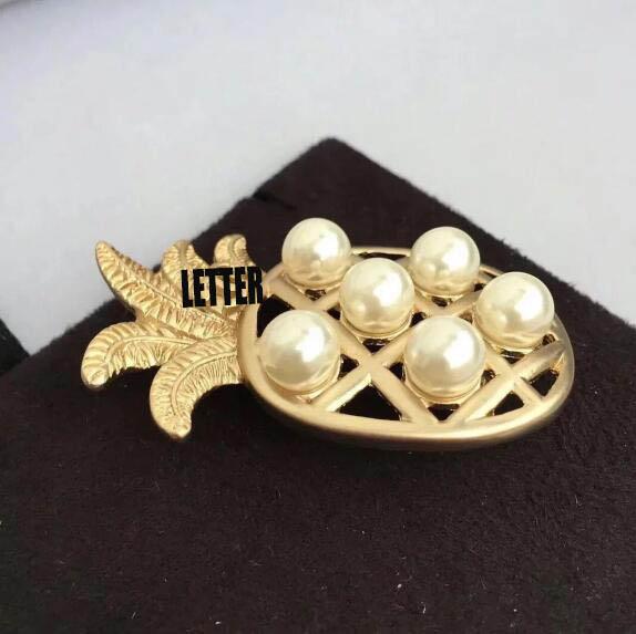 High-end Pearl Ananas Brooch Pins With Letters Stamp Brooches 14K Gold Brooch Women Girl Suit Accessories Jewelry