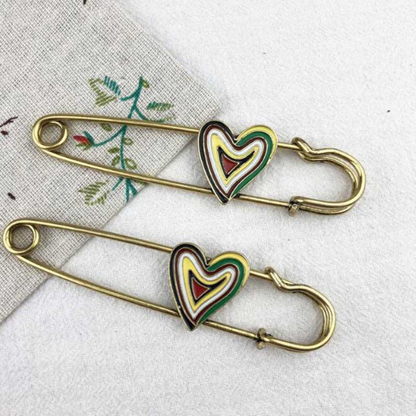 Retro Fahsion Colorful Enamel Heart Shape Brooch Pins Bronze Color Scarf Clips Brooch Women Girl Suit Lapel Pins Accessories