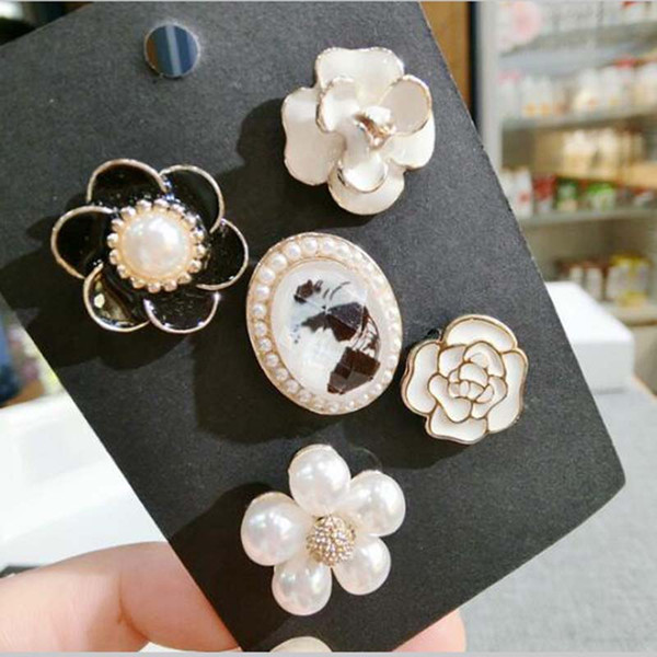 Korea Fashion Crystal Pearl Enamel Camellia Flower Badge Brooch Set Women Suit Lapel Pins Scarf Clips Jewelry Accessories