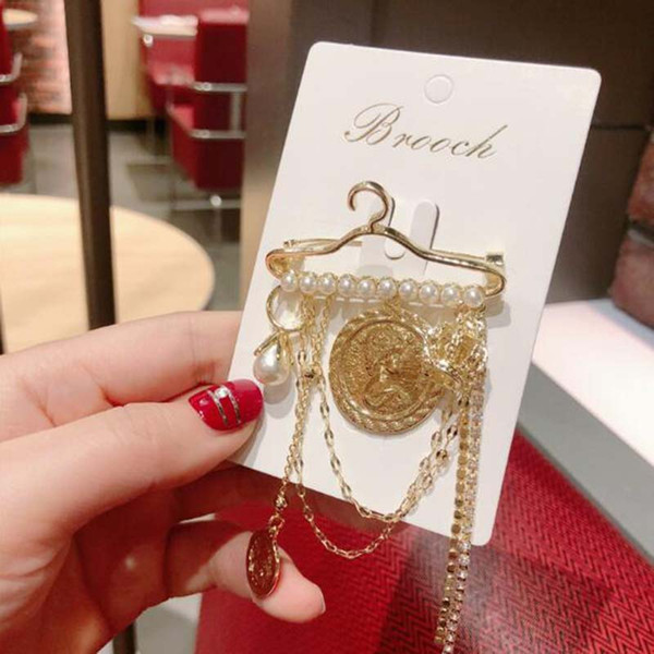 New Fashion 14k Gold Coat Hanger Crown Brooch Pins Pearl Tassel Pendant Brooch Scarf Clips Women Girl Suit Shirt Accessories Jewelry
