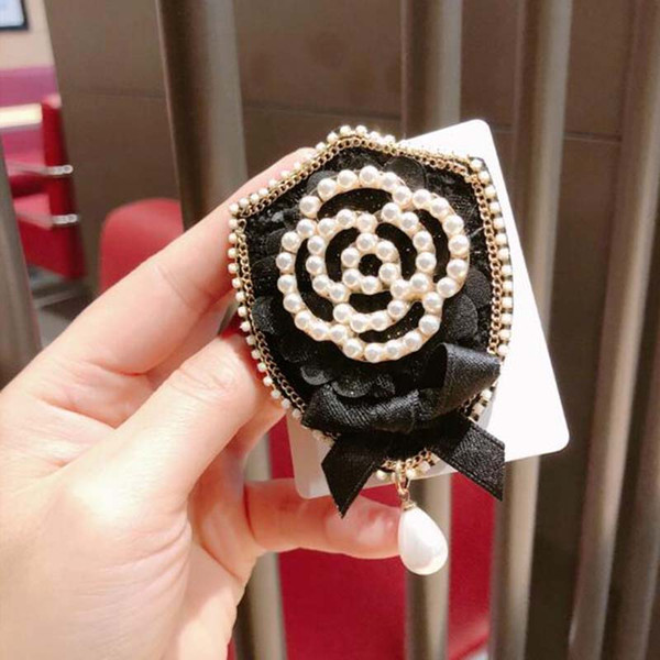 New Fashion Crystal Pearl Perfume Bottle Brooch Pearl Camellia Flower Badge Brooch Pins Women Girl Suit Accessoreis Brooch Jewelry