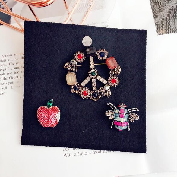 Retro Fashion Colorful Bee Fruit Set Badge Brooch Pins Crystal Rhinestone Brooches Women Girl Suit Lapel Pins Jewelry Accessories