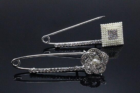 Fashion Crystal Pearl Flower Brooch Pins Silver Plated Scarf Clips Women Girl Suit Shirt Lapel Pins Charm Jewelry Accessory