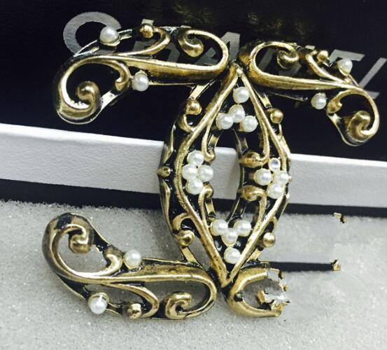 Vintage Hollow Pearl Flower Corsage Double Layers Letters Brooch Pins Scarf Clips For Women Wedding Jewelry Brooch Suit Dress Accessories