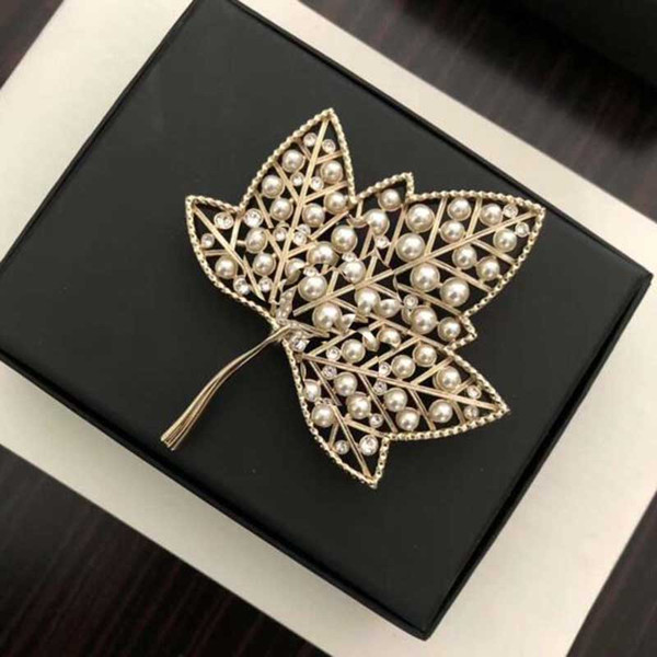 New Fashion Crystal Pearl Leaf Brooch Pins With Double Layers Letters Brooches Scarf Clips 14K Gold Brooch Women Wedding Jewelry