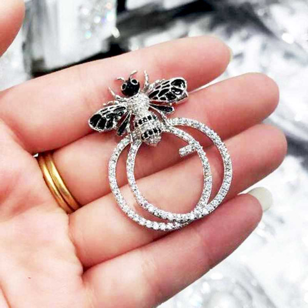 Delicate Crystal Enamel Bee Brooch Pins Brand Letters Designer Brooches Sarf Clips For Women Men Suit Accessories Jewelry