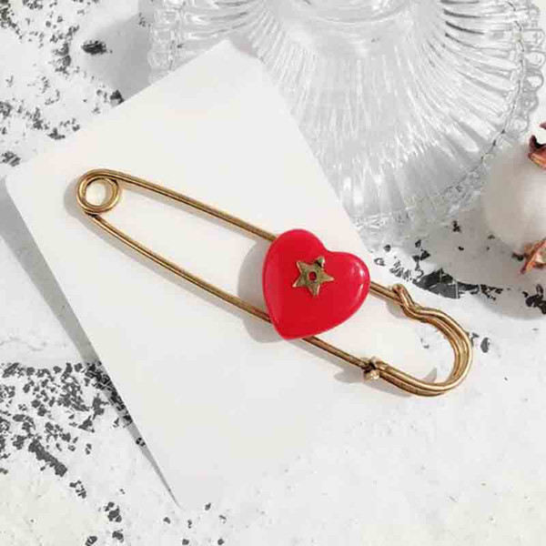 Retro Fashion Red Enamel Heart Shape Brooch Pins Bronze Color Scarf Clips Brooches For Women Girl Suit Dress Accessories Jewelry
