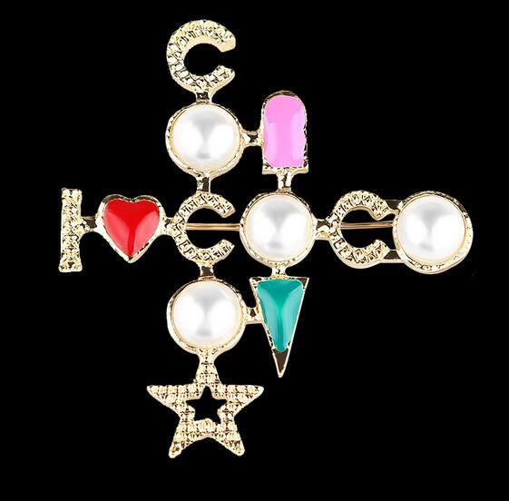 Luxury Hollow Letters Brooches Crosses Pearl Corsage Colorful Heart Shape Brooch Pins Women Wedding Jewelry Suit Accessories