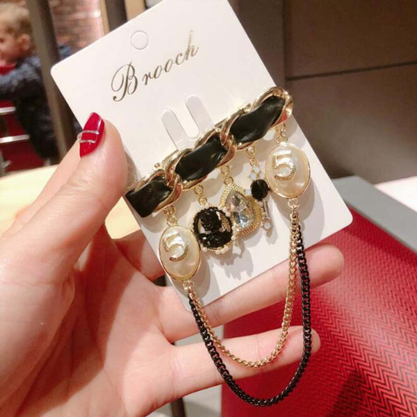 Eur Fashion Crystal Pearl Number 5 Camellia Flower Brooch Badge Women Girl Suit Shirt Lapel Pins Accessoreis Jewelry