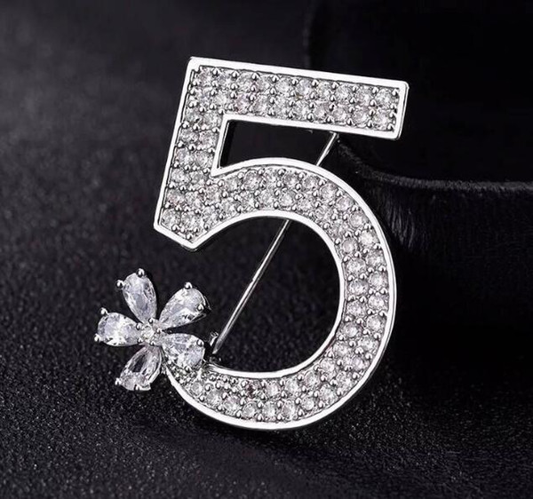 New Number 5 Brooch Pins Shining Crystal Rhinestone Flower Number Corsage Scarf Buckle Gold Silver Brooch Women Suit Shirt Accessories