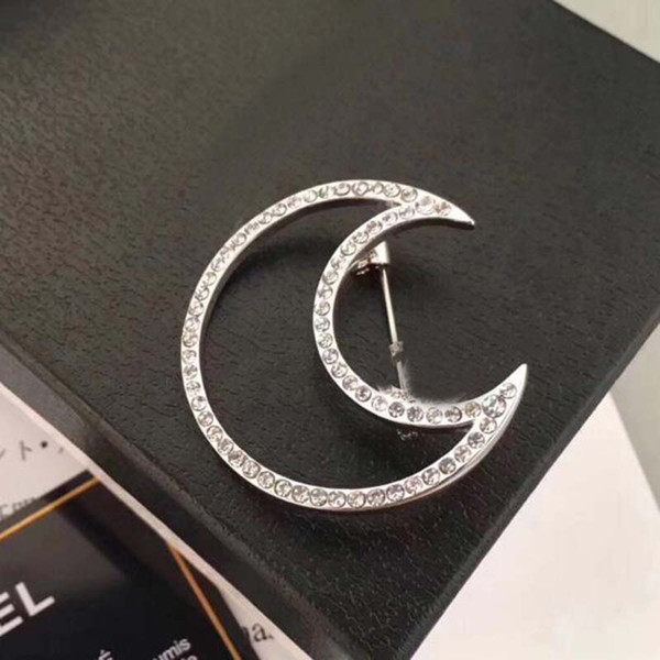 High-end Brand Design Moon Shape Brooch With Double Layers Letters Brooch Pins Silver Tone Crystal Scarf Clips Women Suit Dress Accessories