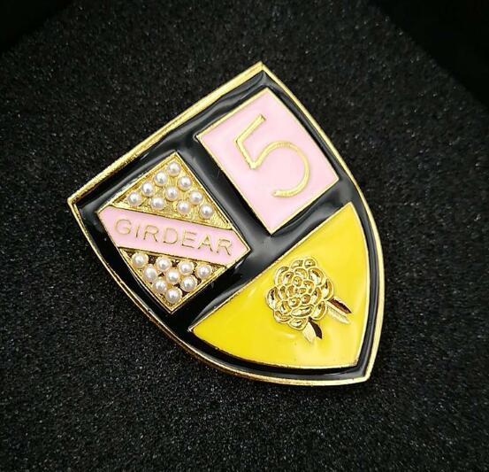 Fashion Vintage Shield Brooch Pins Crystal Pearl Enamel Corsage Brooches For Women Men Suit Dress Accessories Brooch Jewelry