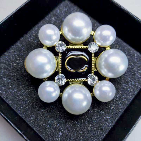 Popular Letters Brooches High Quality Crystal Pearl Enamel Corsage Brooch Pins Women Suit Coat Accessories Jewelry