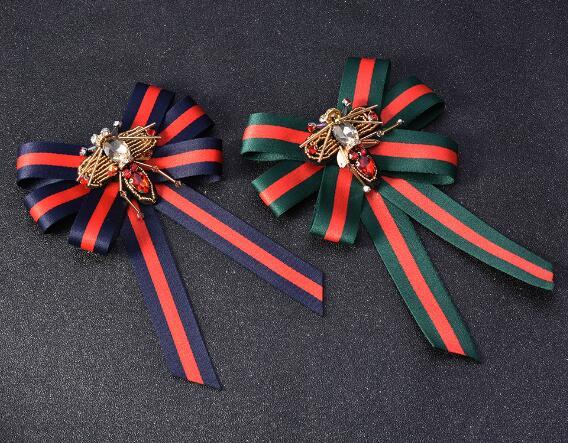 Eur Fashion Handmade Crystal Bee Brooches Embroidery Stripe Bowknot Corsage Preppy Styles Necktie Brooch Women Shirt Dress Accessories