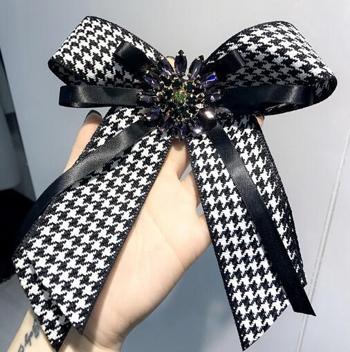 Vintage Grid Bowknot Necktie Brooches Geometry Crystal Brooch Handmade Stripe Bow Corsage Preppy Styles Women Girl Shirt Accessoreis