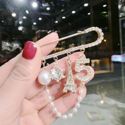 Fashion Number 5 Brooches Eiffel Tower Pendant Corsage Scarf Buckle Crystal Pearl Boutonniere For Women Suit Lapel Pins Accessoreis