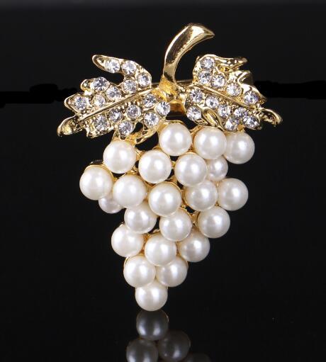 Fashion Women Creative Design Crystal Rhinestone Grape Brooches Pins Scarf Suit Shirt Accessory Wedding Bride Chic Jewelry 3.8*5.4cm