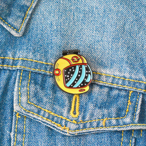 Lapel Pin Flip Enamel Brooches Skeleton Face In Astronaut Hat Pin Bag Cap Clothes Badge Punk Jewelry Gift For Friends