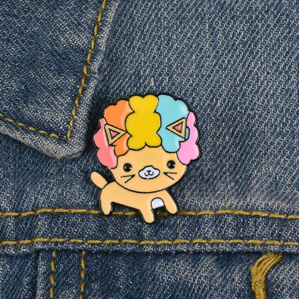 Lion Lapel Pin Yellow Animal Enamel Brooch Beautiful Hairpin Eye Beaming Denim Badge Colorful Hair Jewelry Take it Home