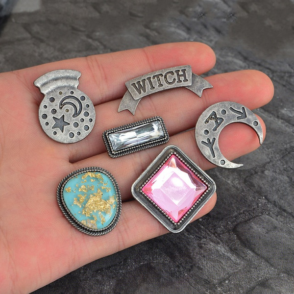 QIHE SIERADEN Heks crystal ball maan Enamel pin Revers pin Knoppen Badges Vrouwen broches Heks Wizard Sieraden Cadeau voor haar