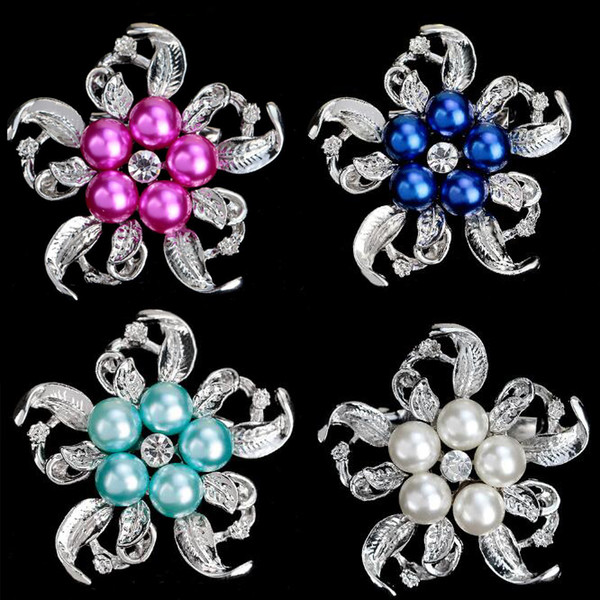 Elegant Fashion Love Flower Simulated Pearl Brooch for Women Bridal Brooches Wedding Dress Accessory Wholesale Price