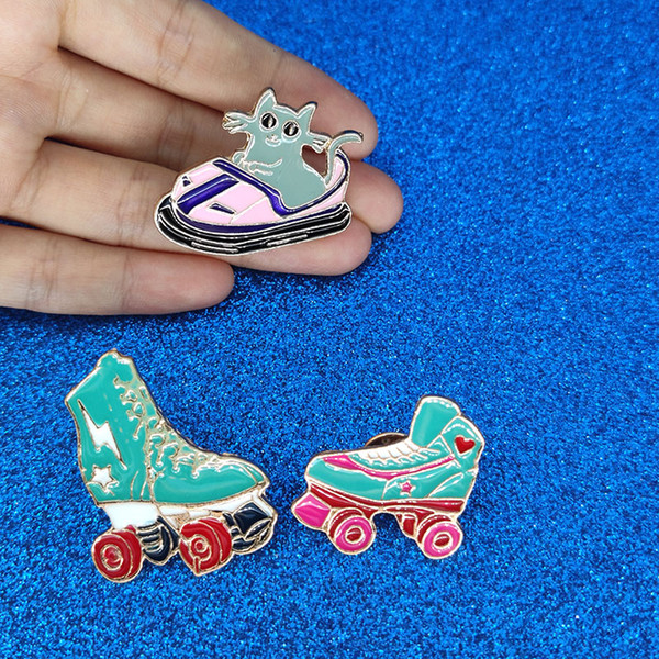 designer brooches Cartoon Roller skates Cat brooch Kitten Bumper car Brooches Metal Green Enamel Pin Buckle Jacket Bag Shirt Pin Badge