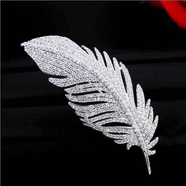 Top Brand Luxury Diamond Crystal Feather Shape Brooches Women Dress Scarf Pins Brooch Exquisite Fashion Accessories Leaf Brooch Pin