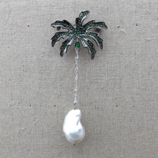 BR121912 White Keshi Pearl Cocos Cz pave Brooch