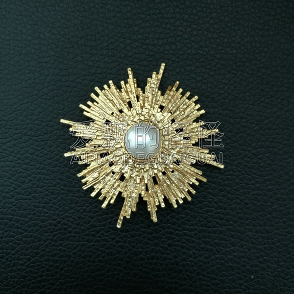 BR121511 White Pearl Copper Brooch