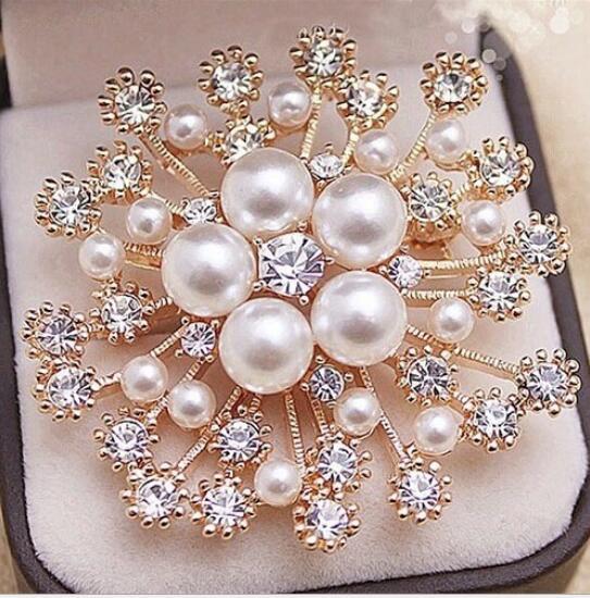 Elegant Women Pearl Crystal Rhinestone Brooches Exquisite Snow Shape Flower Brooche Pins For Lady Gift