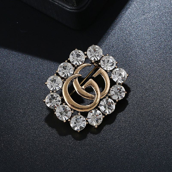 Fashionable Hot Sale Grace Ladies Brooch Metal Hollowed Out Rhinestone Brooches Zinc Alloy Pin Designer For Women Jewelry