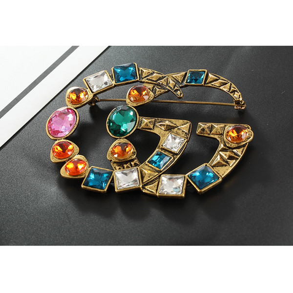 New Famous Brand Designer Retro Crystal Brooch Vintage Luxury Multicolor Rhinestone Suit Lapel Pin Brand Jewelry Accessory