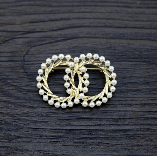 2019 new jewelry double round gold alloy inlaid pearl brooch collar needle badge clothes needle wholesal