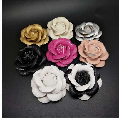 Charm Classic White Pink Black Camellia Pin Brooch Quality PU Leather Flower Women Pin Brooch Suit Sweater Shirt Pin Brooch