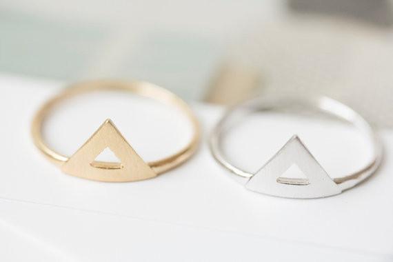 The latest elements rings for girls Fashion triangle rings, stereo erect triangular rings for women wholesale free shipping