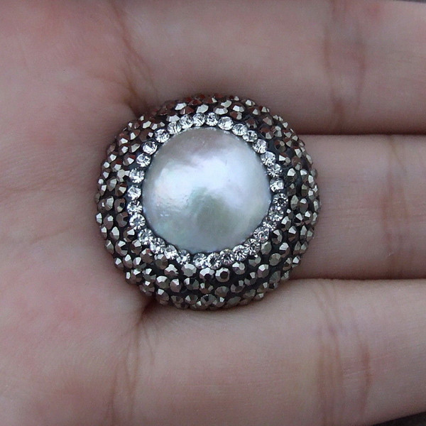 R041125 25MM Natural White Mabe Pearl Ring