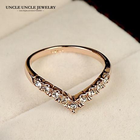 Rose Gold Color Austrian Rhinestones Classic V Design Exquisite Lady Ring