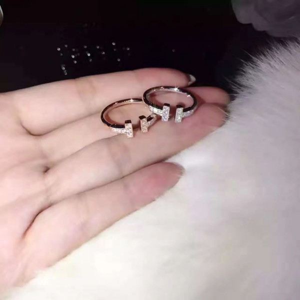 The unisex ring new style is unique and individual is interpreted as a modern attitude. The number of open codes can be adjusted loosely.
