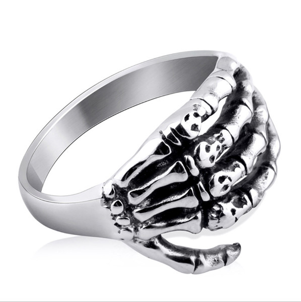 Wholesale European and American jewelry, personality domineering exaggerated men's ring, retro cast skeleton hand titanium steel ring, free