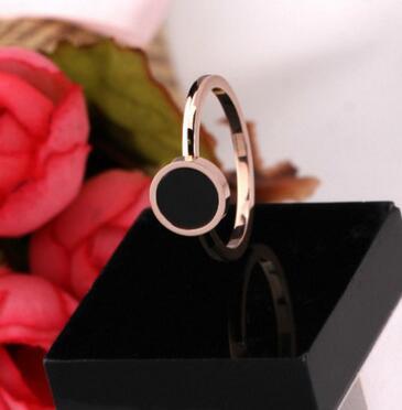 Cheap wholesale Korean version of the Titanium ring black round card simple lady trend ring r rose gold female ring