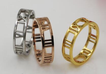 The new hollow Roman numeral ring The index finger rear titanium steel 18K couple ring