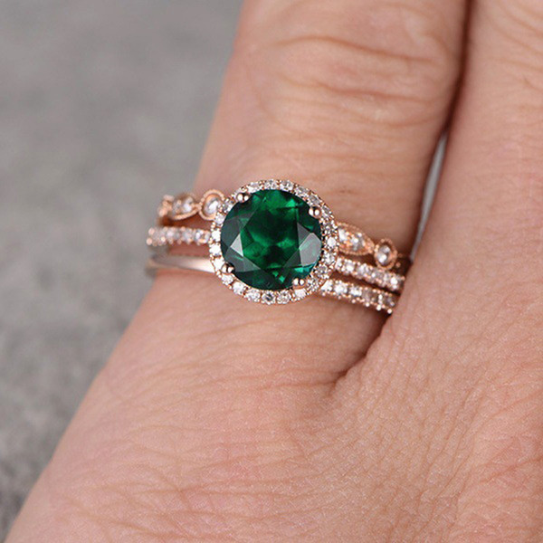 New Emerald-inlaid Three-piece Ring Retro Fashion Lady's Wedding Ring