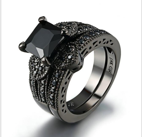 Love black gold two piece ring with black nanometer zircon simple fashion personality ring.